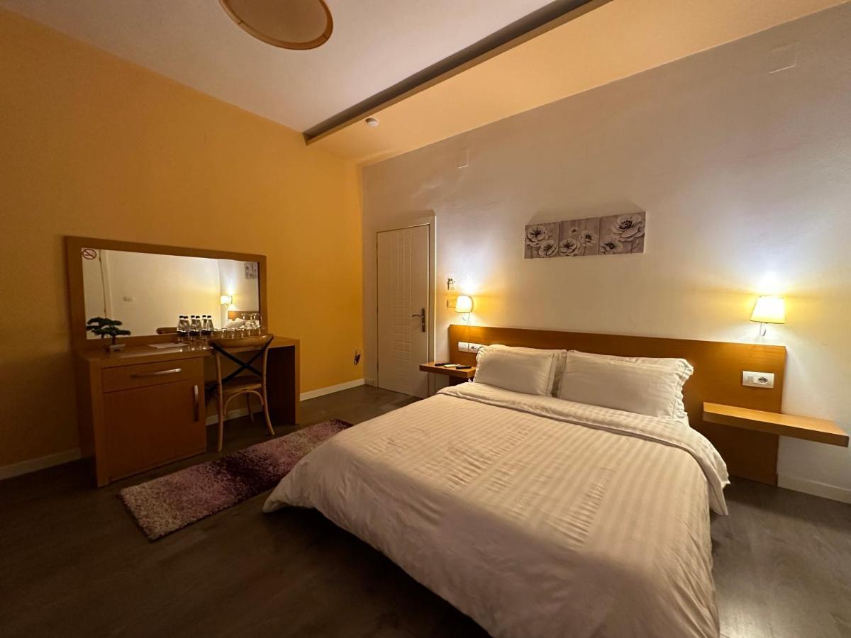 Al Bon Park Hotel Берат Екстериор снимка